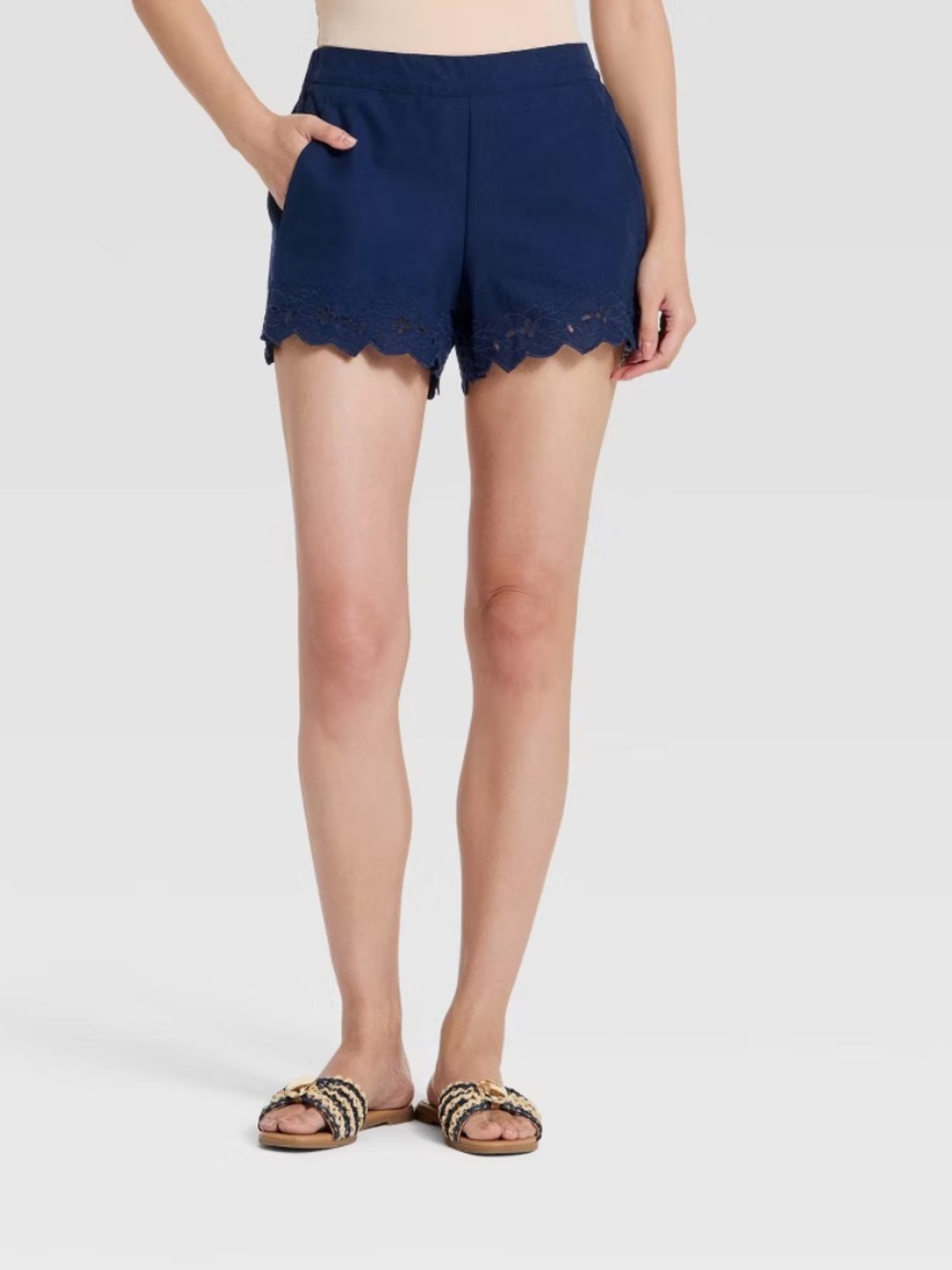 Women Embroidered Linen Pull-On Shorts